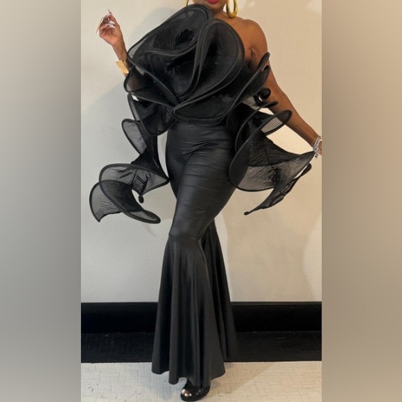 2PCs Mesh and Swirl Black Sculptural Statement Top - Picture 2 of 2